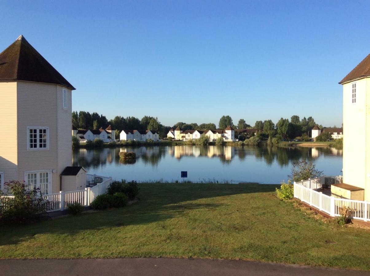 Liming Lodge - Lakeside Home In The Cotswolds سيرني الجنوبية المظهر الخارجي الصورة