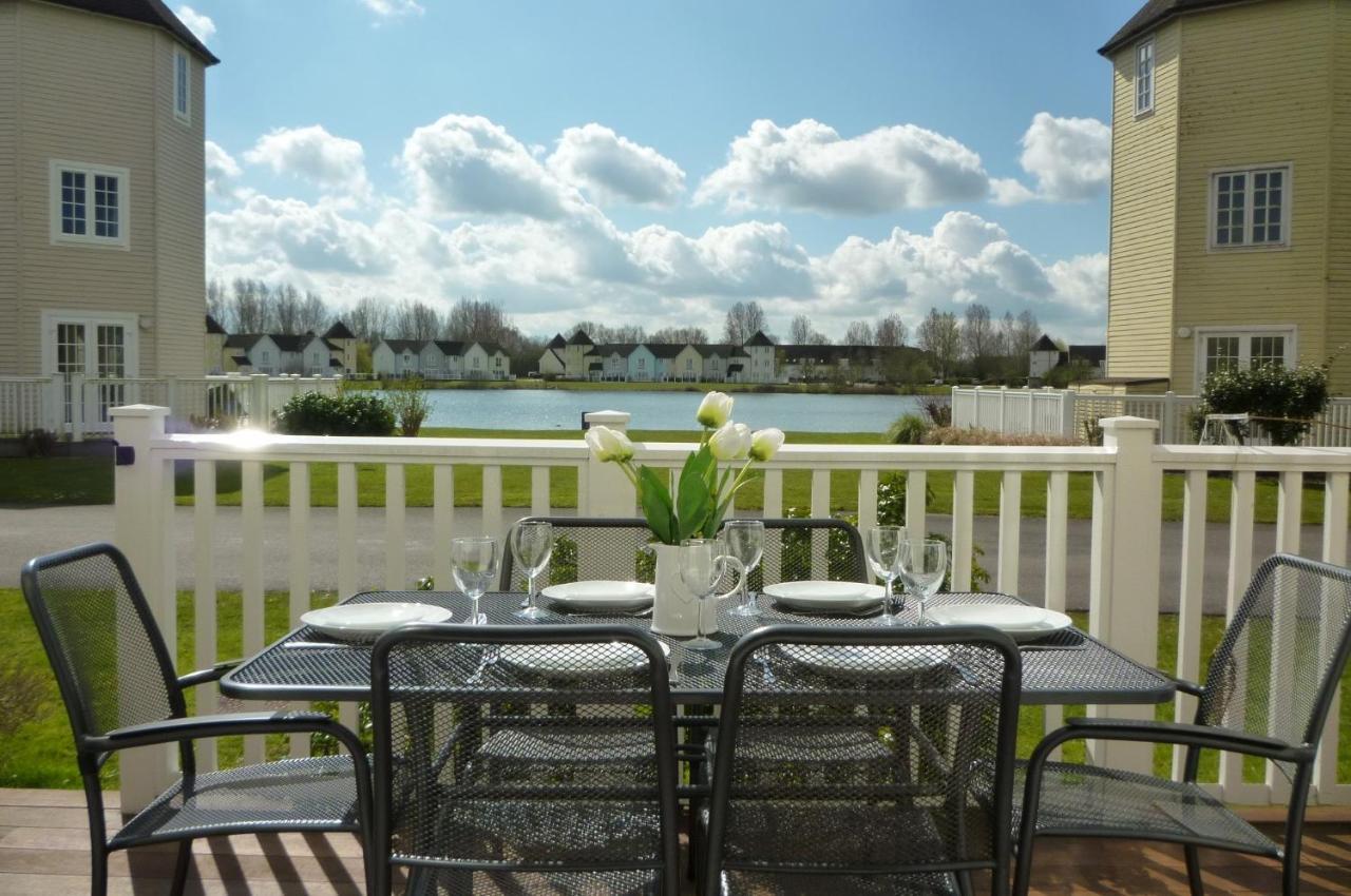 Liming Lodge - Lakeside Home In The Cotswolds سيرني الجنوبية المظهر الخارجي الصورة