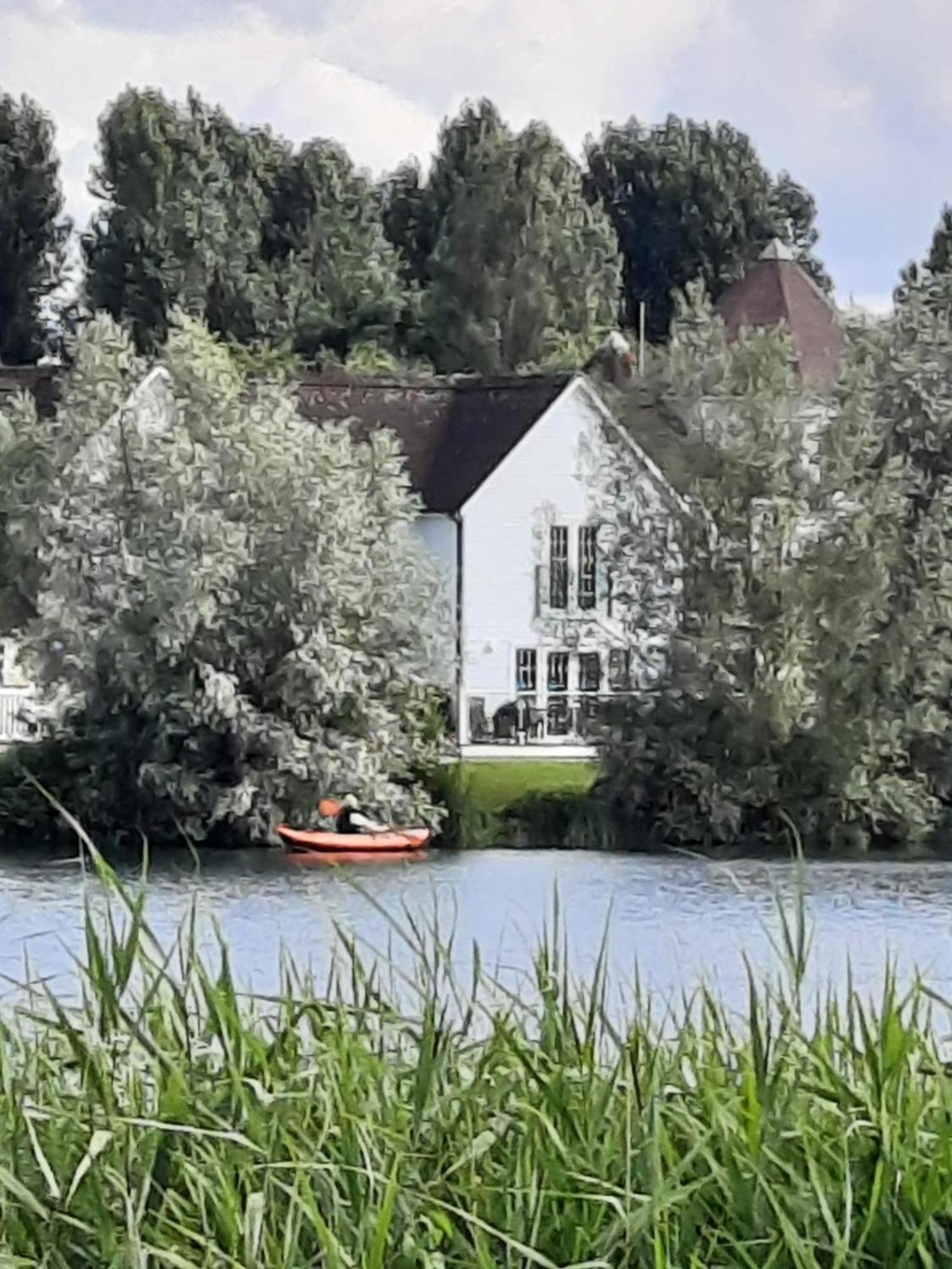 Liming Lodge - Lakeside Home In The Cotswolds سيرني الجنوبية المظهر الخارجي الصورة